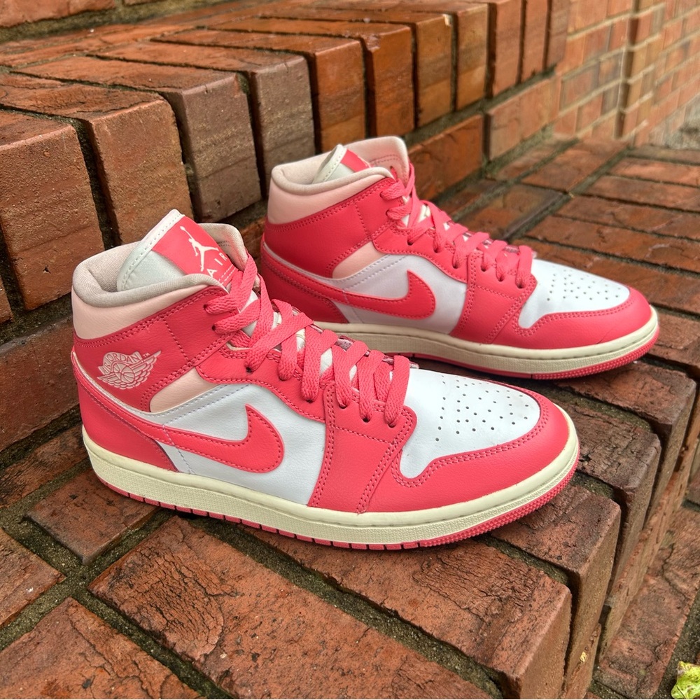 NIKE Air Jordan 1 Mid "Strawberries and Cream" sneakers. Women’s size 8 - Picture 6 of 15